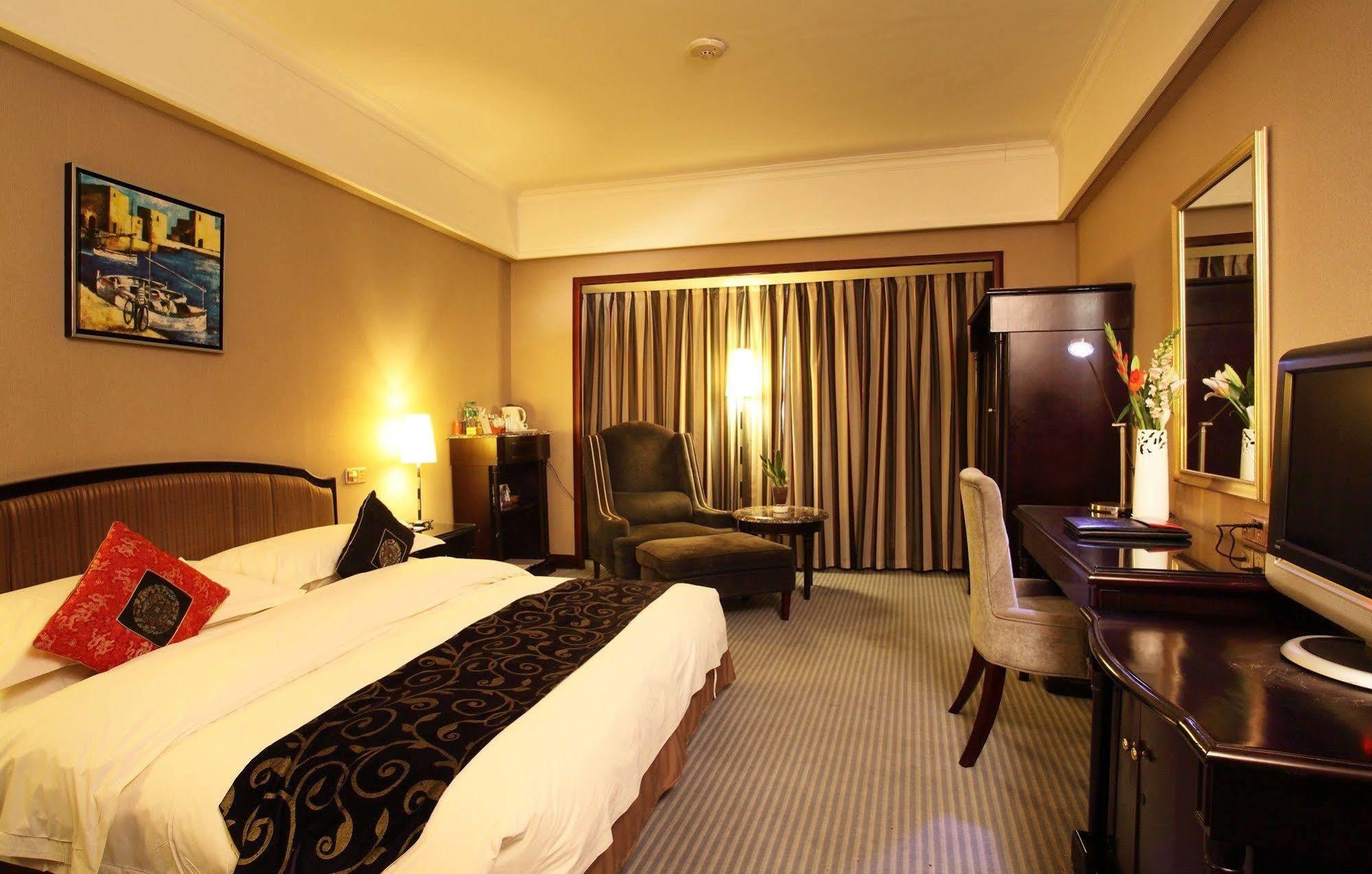 Weilai Conifer Hotel Csengcsou Kültér fotó